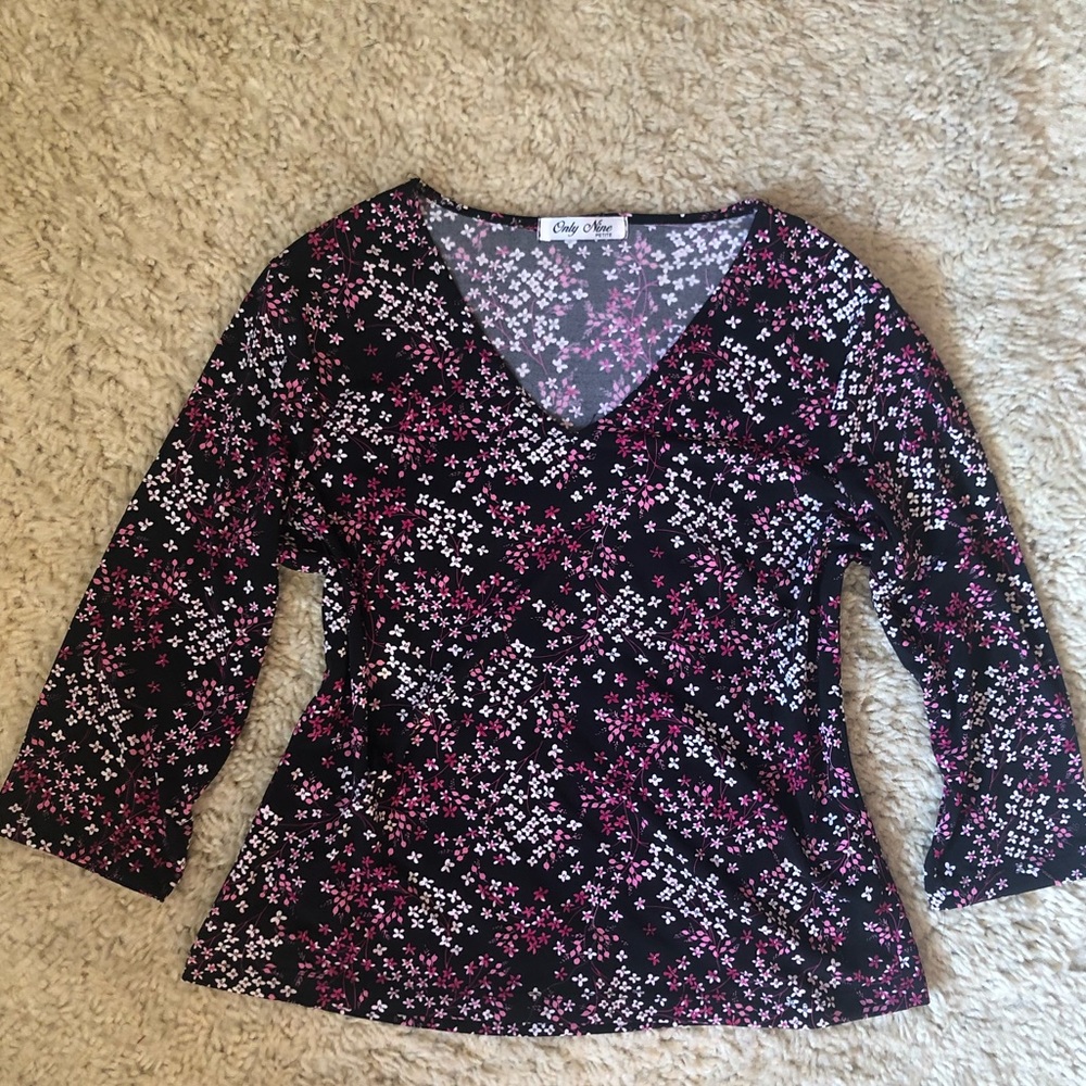 Long sleeve flower V neck top